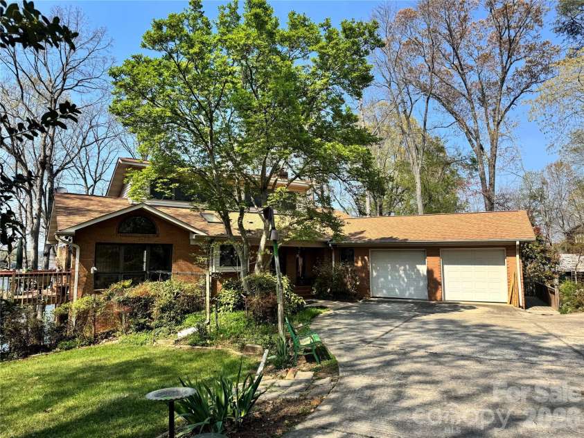246 Digh Circle, Mooresville, NC 28117.  MLS# CAR4359774, YatesRealty ID 8953. 