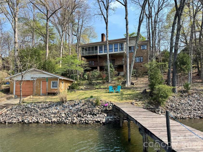 246 Digh Circle, Mooresville, NC 28117.  MLS# CAR4359774, YatesRealty ID 8953. 