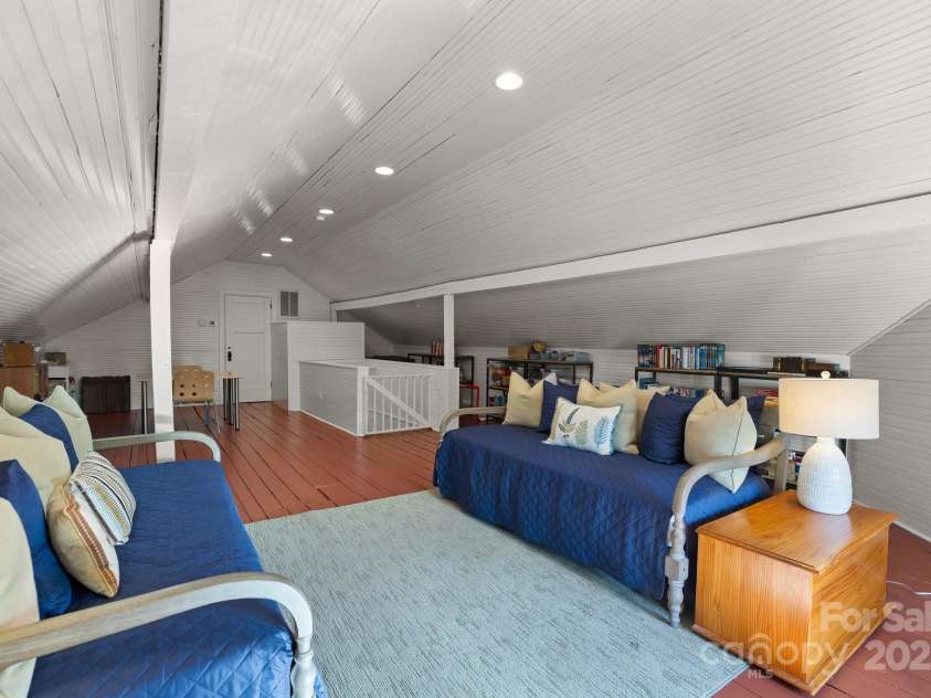 1212 Queens Road, Charlotte, NC 28207.  MLS# CAR4241756, YatesRealty ID 8954. 3rd floor rec room