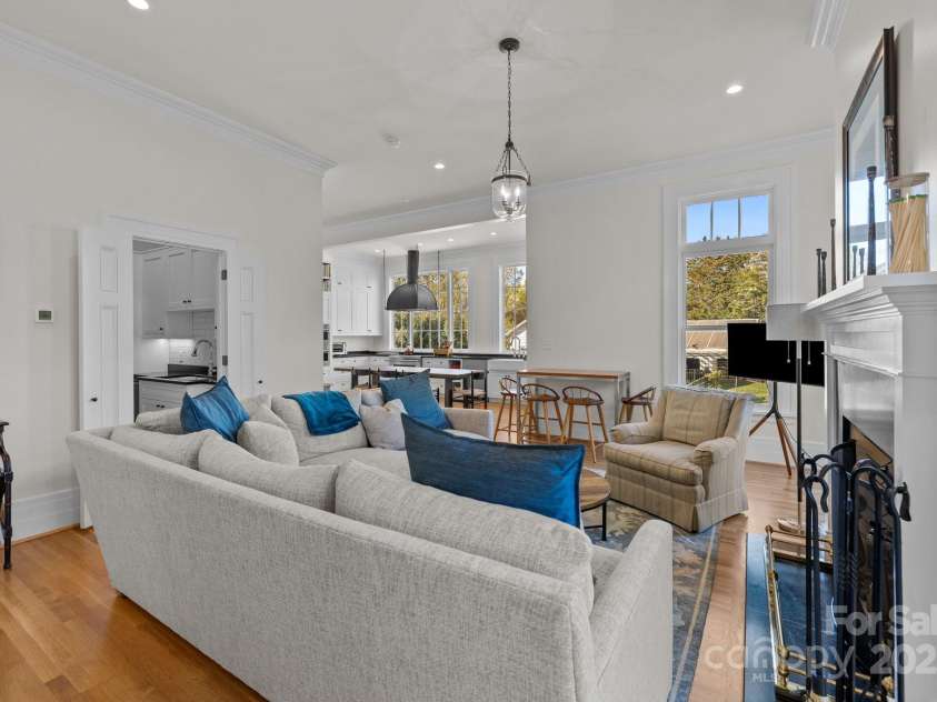 1212 Queens Road, Charlotte, NC 28207.  MLS# CAR4241756, YatesRealty ID 8954. 