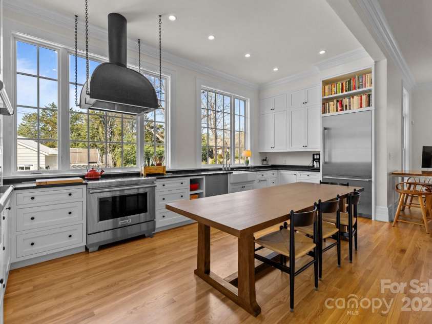 1212 Queens Road, Charlotte, NC 28207.  MLS# CAR4241756, YatesRealty ID 8954. 