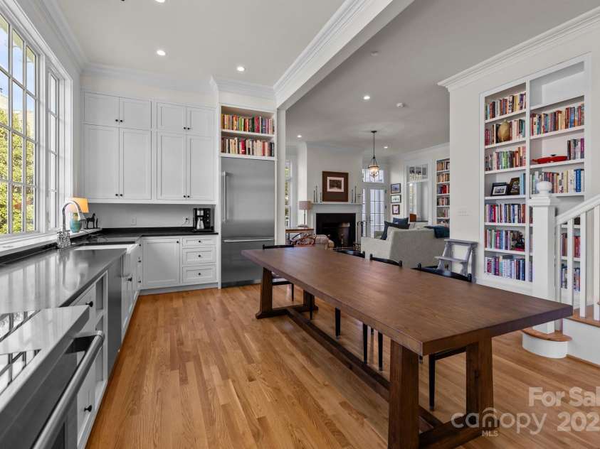 1212 Queens Road, Charlotte, NC 28207.  MLS# CAR4241756, YatesRealty ID 8954. 