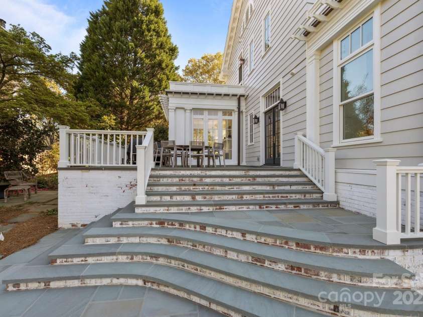 1212 Queens Road, Charlotte, NC 28207.  MLS# CAR4241756, YatesRealty ID 8954. 