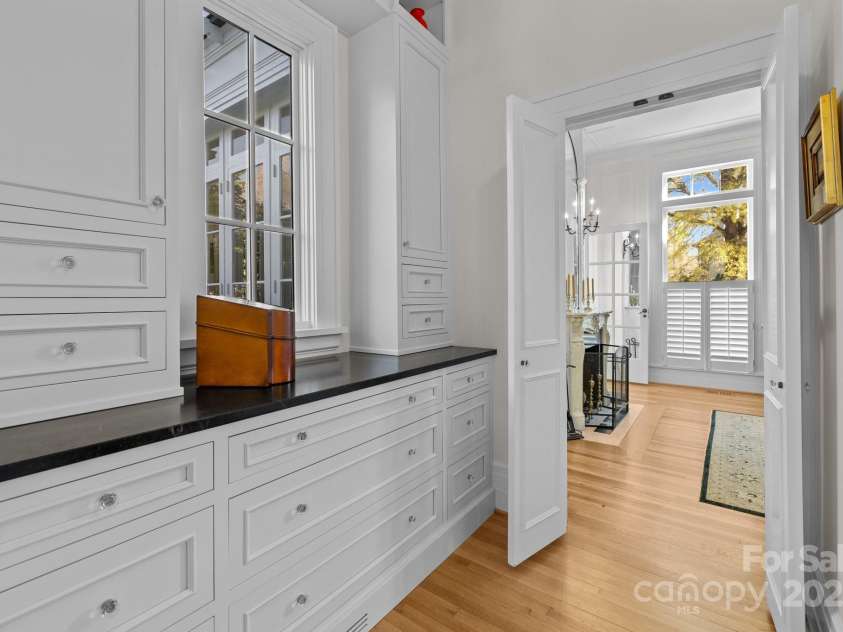 1212 Queens Road, Charlotte, NC 28207.  MLS# CAR4241756, YatesRealty ID 8954. Additional pantry