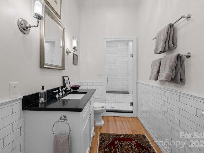 1212 Queens Road, Charlotte, NC 28207.  MLS# CAR4241756, YatesRealty ID 8954. Full bath on main level