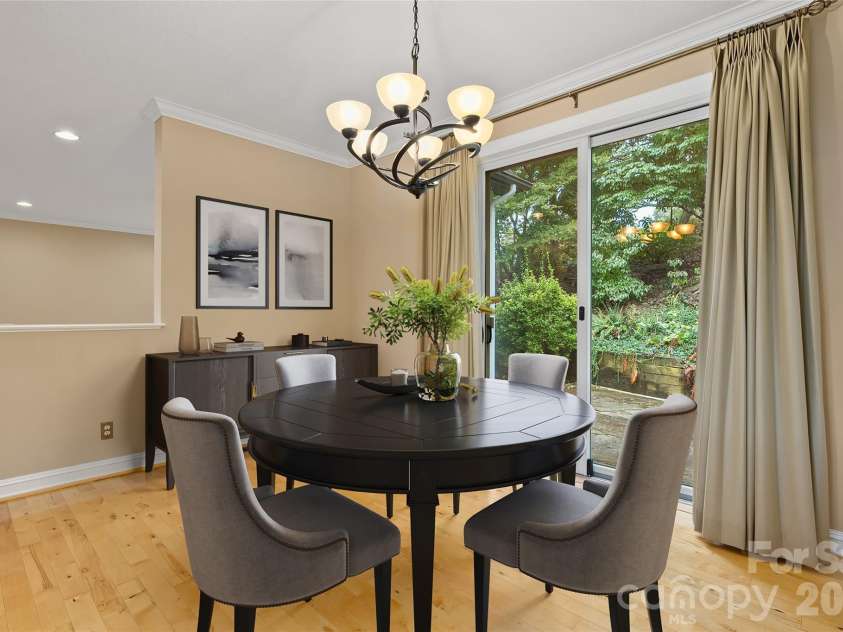 23 Clear Vista Drive, Asheville, NC 28805.  MLS# CAR4301123, YatesRealty ID 8954. Breakfast Nook Virtually Staged