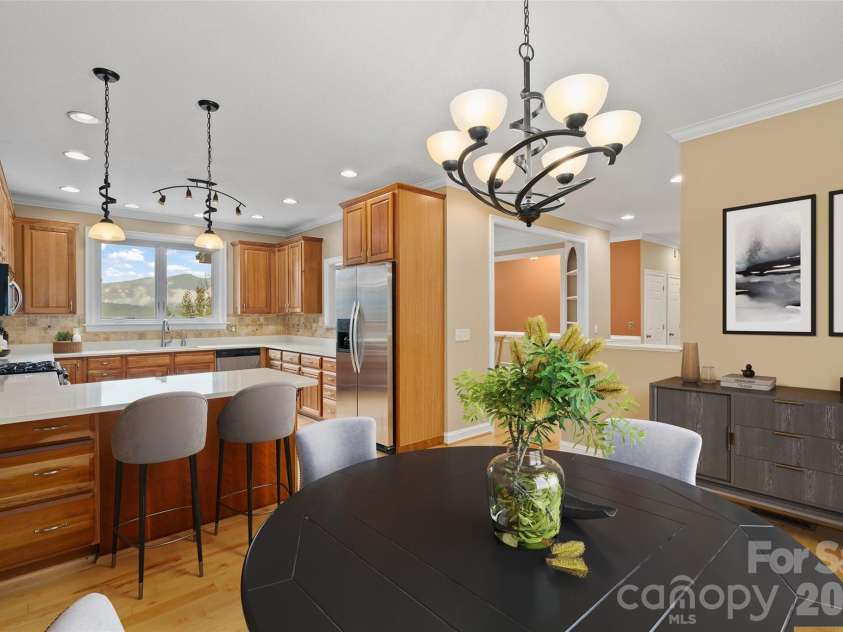 23 Clear Vista Drive, Asheville, NC 28805.  MLS# CAR4301123, YatesRealty ID 8954. Breakfast Nook Virtually Staged