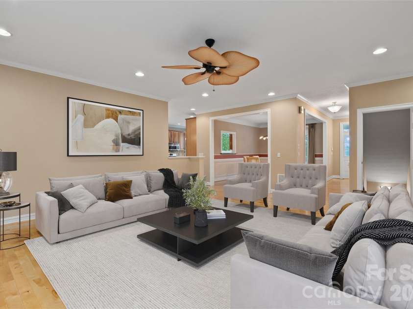 23 Clear Vista Drive, Asheville, NC 28805.  MLS# CAR4301123, YatesRealty ID 8954. Living Room Virtually Staged
