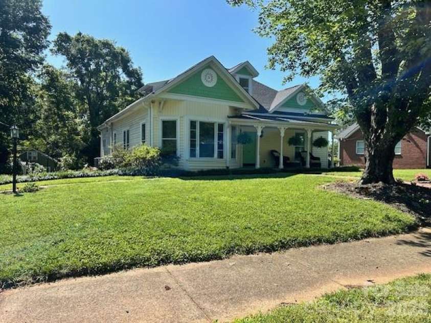743 College Avenue, Newton, NC 28658.  MLS# CAR4274456, YatesRealty ID 8955. 