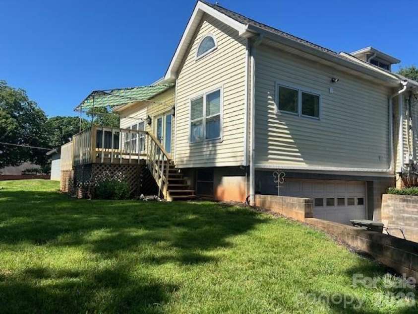 743 College Avenue, Newton, NC 28658.  MLS# CAR4274456, YatesRealty ID 8955. 