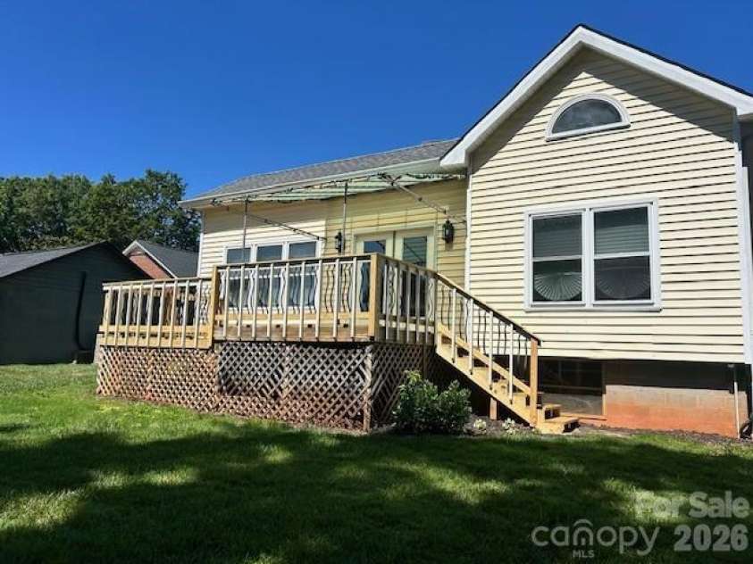 743 College Avenue, Newton, NC 28658.  MLS# CAR4274456, YatesRealty ID 8955. 
