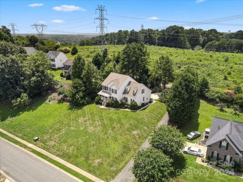 1900 Mt Isle Harbor Drive, Charlotte, NC 28214.  MLS# CAR4170901, YatesRealty ID 8956. 