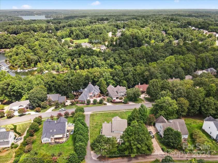 1900 Mt Isle Harbor Drive, Charlotte, NC 28214.  MLS# CAR4170901, YatesRealty ID 8956. 