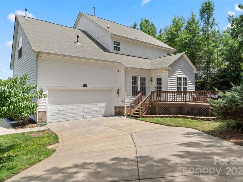 1900 Mt Isle Harbor Drive, Charlotte, NC 28214.  MLS# CAR4170901, YatesRealty ID 8956. Back Yard