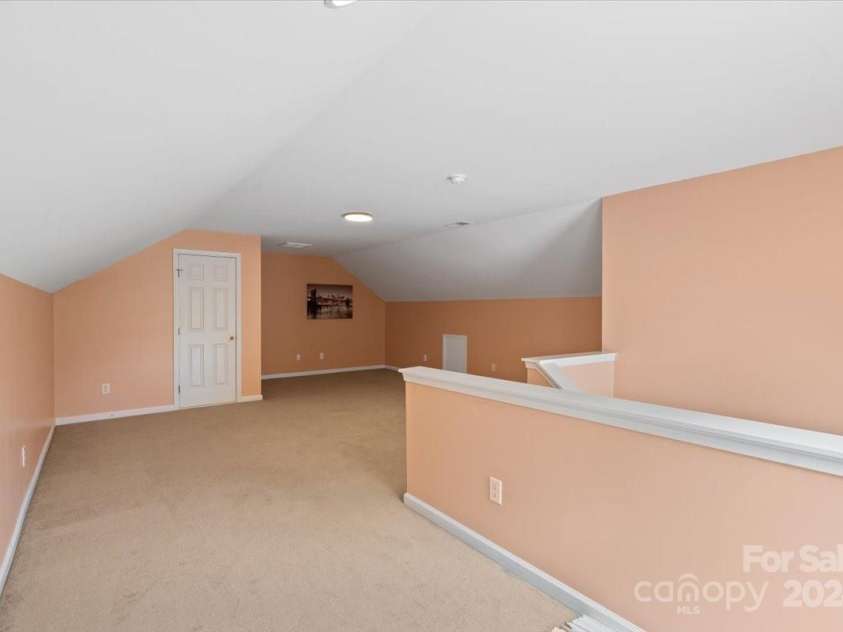 1900 Mt Isle Harbor Drive, Charlotte, NC 28214.  MLS# CAR4170901, YatesRealty ID 8956. Bedroom/bonus