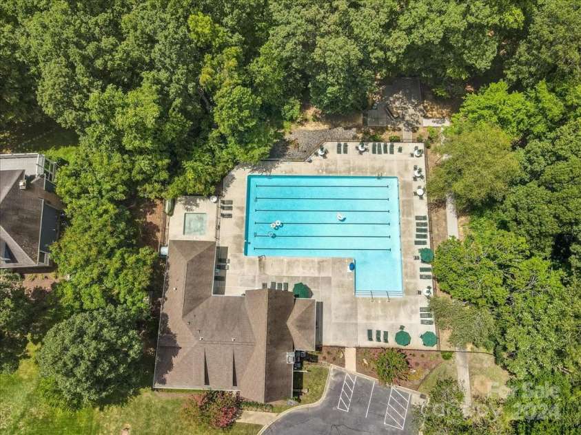 1900 Mt Isle Harbor Drive, Charlotte, NC 28214.  MLS# CAR4170901, YatesRealty ID 8956. Club House/Pool