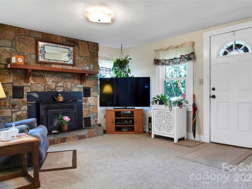 128 Summit Avenue, Brevard, NC 28712.  MLS# CAR4250495, YatesRealty ID 8957. 