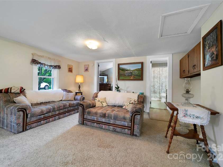 128 Summit Avenue, Brevard, NC 28712.  MLS# CAR4250495, YatesRealty ID 8957. 