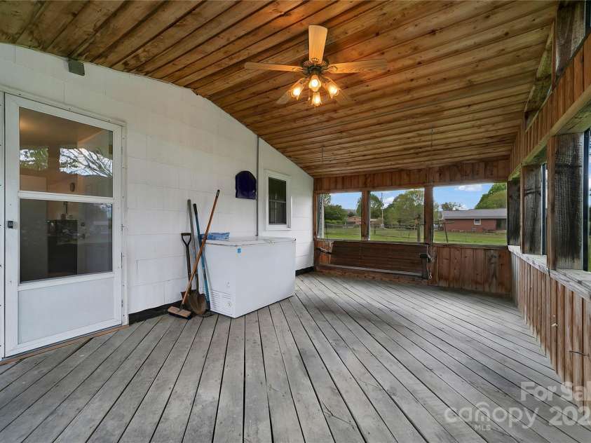128 Summit Avenue, Brevard, NC 28712.  MLS# CAR4250495, YatesRealty ID 8957. 
