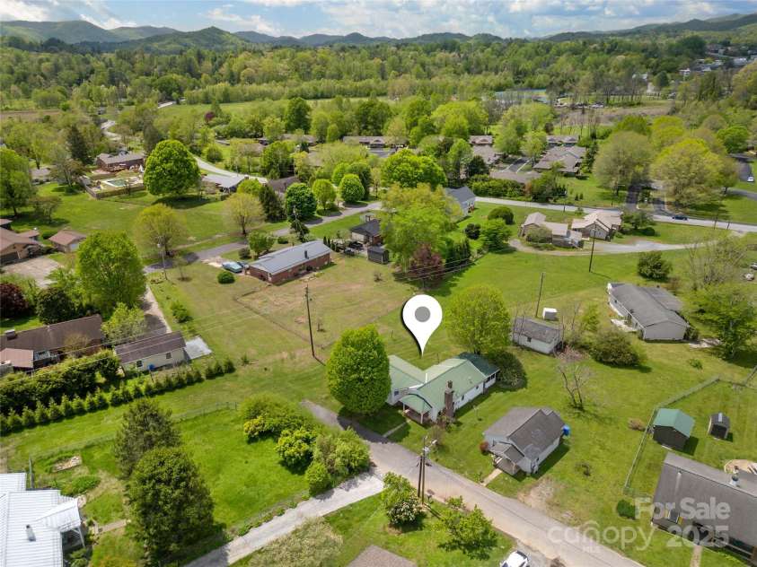 128 Summit Avenue, Brevard, NC 28712.  MLS# CAR4250495, YatesRealty ID 8957. 