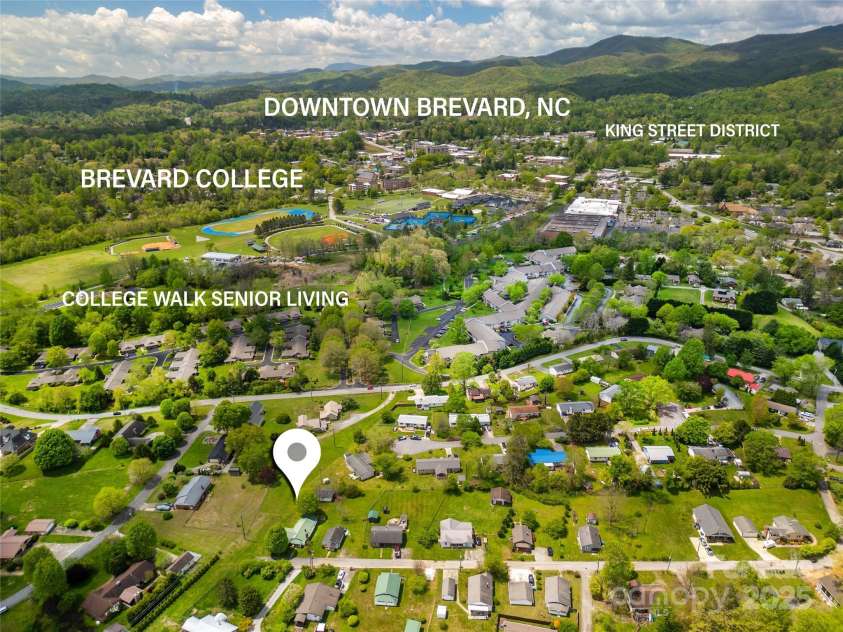 128 Summit Avenue, Brevard, NC 28712.  MLS# CAR4250495, YatesRealty ID 8957. 