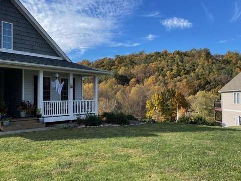 11 Briar Ridge Drive, Fairview, NC 28730.  MLS# CAR4350969, YatesRealty ID 8958. 
