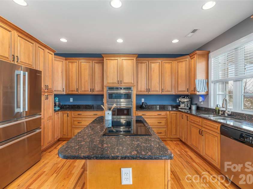 11 Briar Ridge Drive, Fairview, NC 28730.  MLS# CAR4350969, YatesRealty ID 8958. Island cooktop