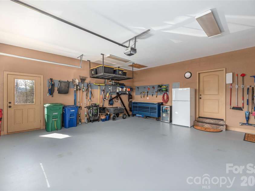 11 Briar Ridge Drive, Fairview, NC 28730.  MLS# CAR4350969, YatesRealty ID 8958. Large Garage