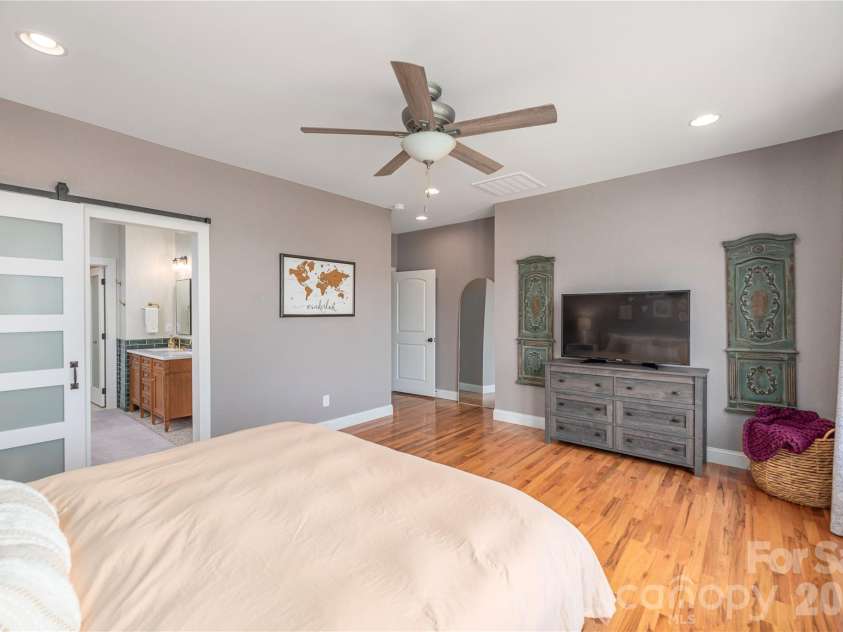 11 Briar Ridge Drive, Fairview, NC 28730.  MLS# CAR4350969, YatesRealty ID 8958. Primary Suite