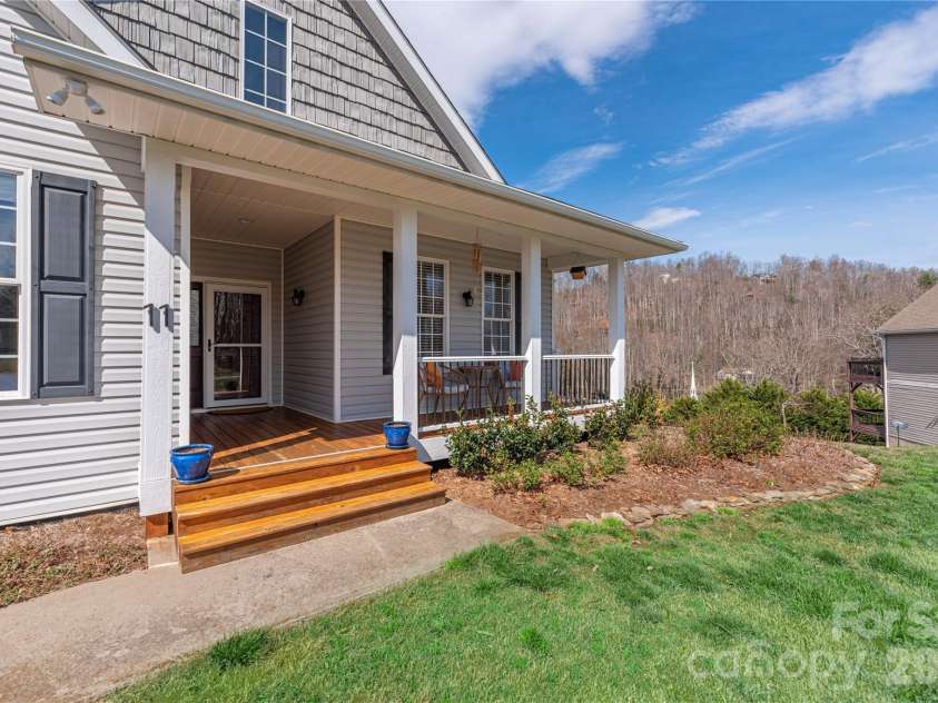 11 Briar Ridge Drive, Fairview, NC 28730.  MLS# CAR4350969, YatesRealty ID 8958. Welcome