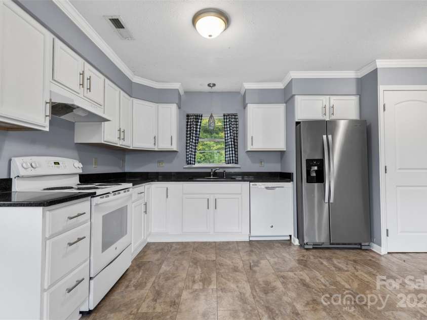 2117 Charlotte Highway, Mooresville, NC 28117.  MLS# CAR4193524, YatesRealty ID 8958. 