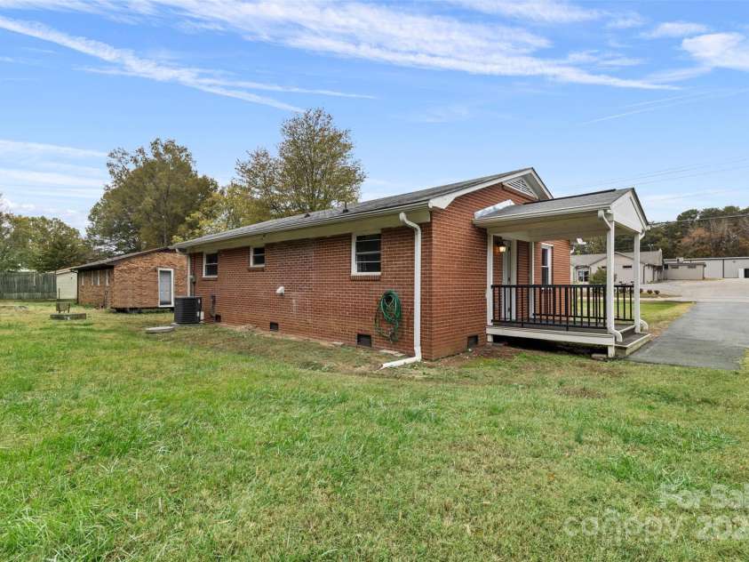 2117 Charlotte Highway, Mooresville, NC 28117.  MLS# CAR4193524, YatesRealty ID 8958. 
