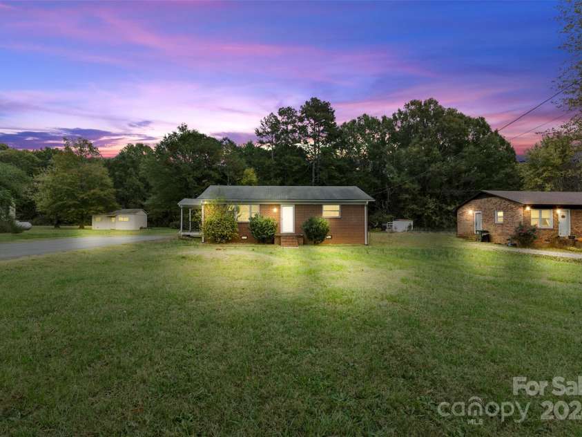 2117 Charlotte Highway, Mooresville, NC 28117.  MLS# CAR4193524, YatesRealty ID 8958. 