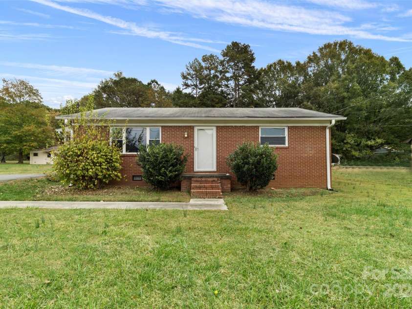 2117 Charlotte Highway, Mooresville, NC 28117.  MLS# CAR4193524, YatesRealty ID 8958. 
