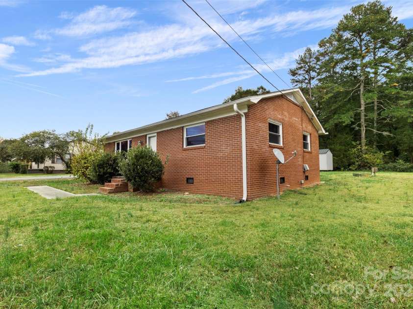 2117 Charlotte Highway, Mooresville, NC 28117.  MLS# CAR4193524, YatesRealty ID 8958. 