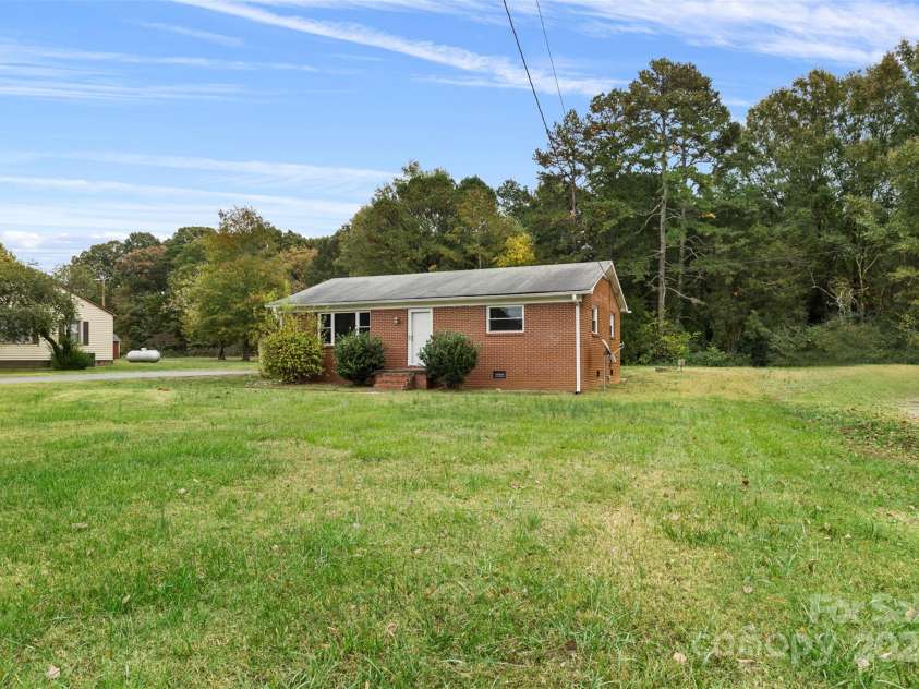 2117 Charlotte Highway, Mooresville, NC 28117.  MLS# CAR4193524, YatesRealty ID 8958. 