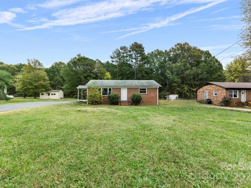 2117 Charlotte Highway, Mooresville, NC 28117.  MLS# CAR4193524, YatesRealty ID 8958. 