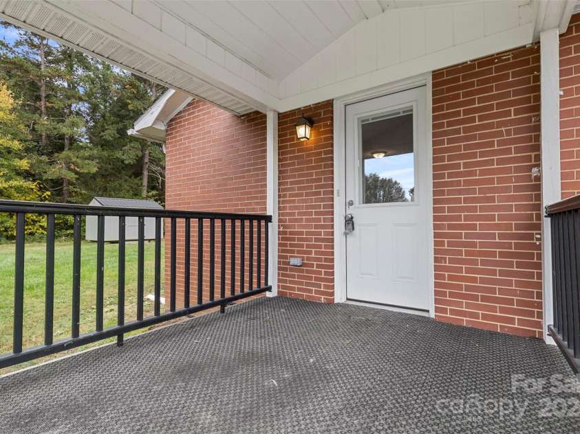 2117 Charlotte Highway, Mooresville, NC 28117.  MLS# CAR4193524, YatesRealty ID 8958. 