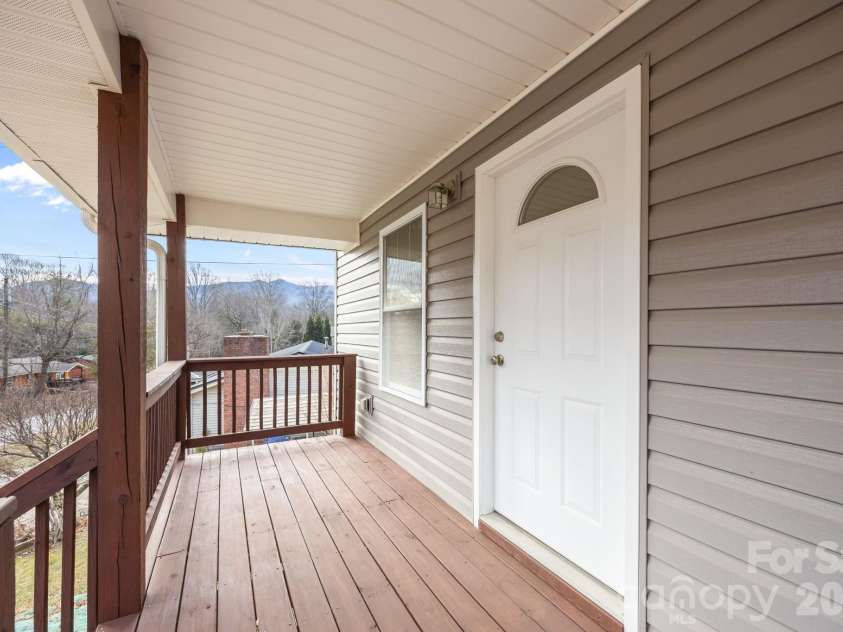 25 Byrd Road, Black Mountain, NC 28711.  MLS# CAR4338401, YatesRealty ID 8959. Covered Front Porch