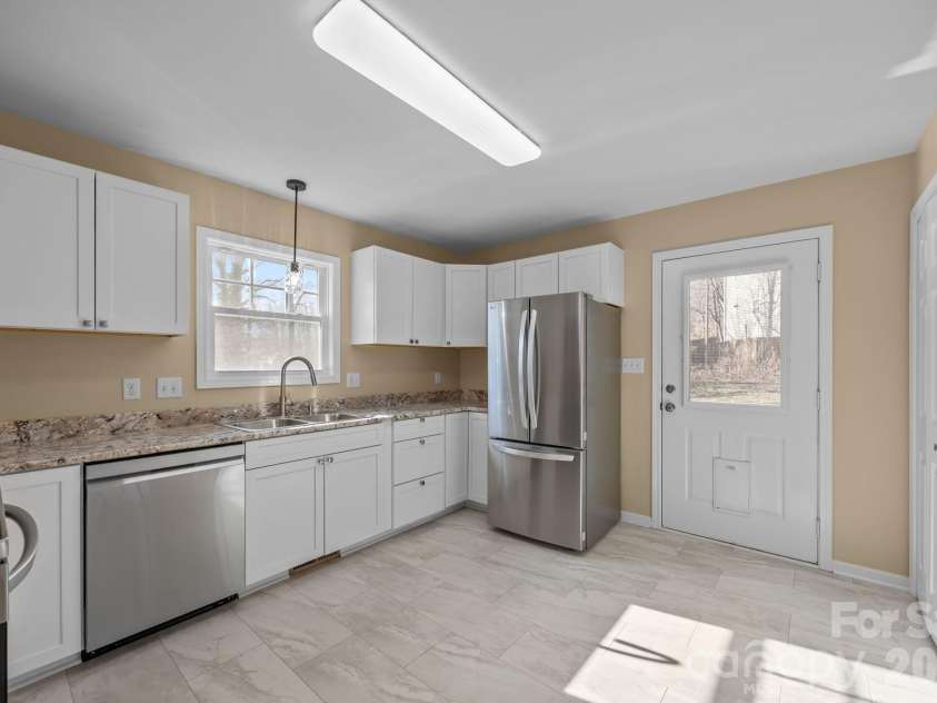 25 Byrd Road, Black Mountain, NC 28711.  MLS# CAR4338401, YatesRealty ID 8959. Kitchen Entry