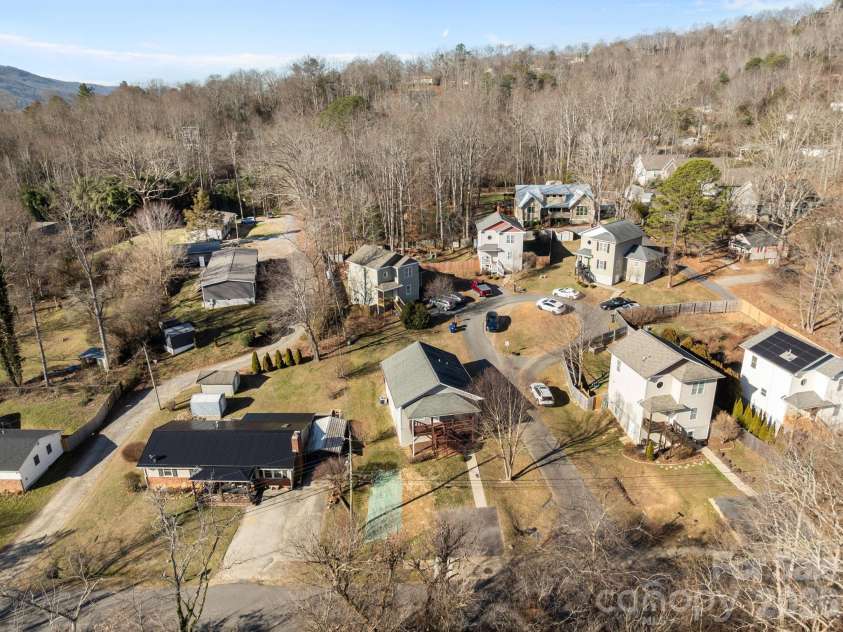 25 Byrd Road, Black Mountain, NC 28711.  MLS# CAR4338401, YatesRealty ID 8959. Neighborhood View