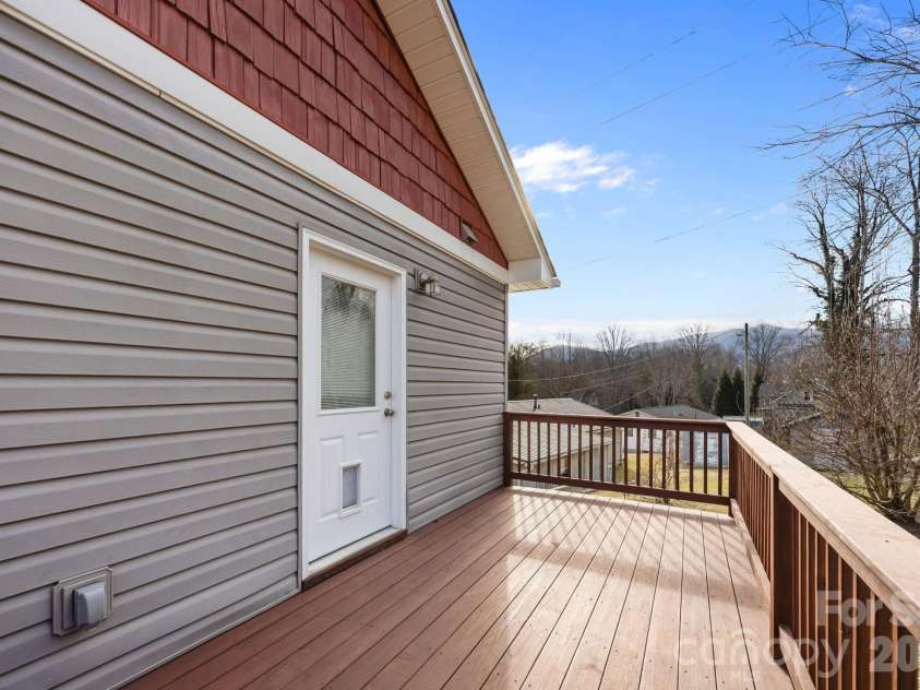 25 Byrd Road, Black Mountain, NC 28711.  MLS# CAR4338401, YatesRealty ID 8959. New Deck