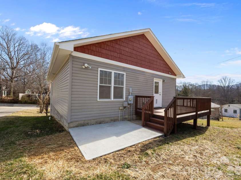 25 Byrd Road, Black Mountain, NC 28711.  MLS# CAR4338401, YatesRealty ID 8959. Rear Entry with Patio & Deck