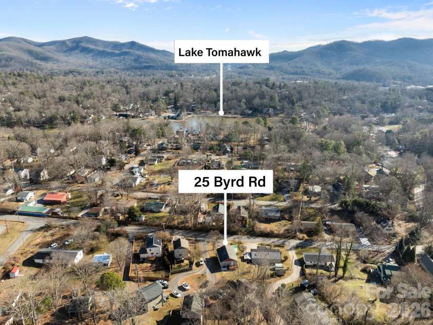 25 Byrd Road, Black Mountain, NC 28711.  MLS# CAR4338401, YatesRealty ID 8959. Walk to Lake Tomahawk!