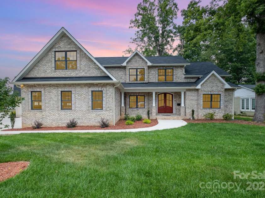 101 Mcalway Road, Charlotte, NC 28211.  MLS# CAR4275435, YatesRealty ID 896. 