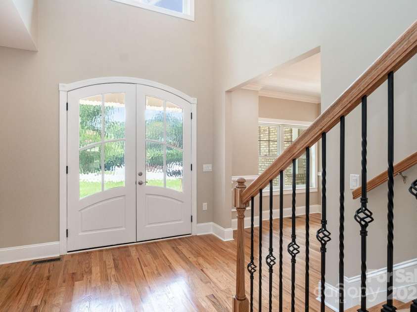 101 Mcalway Road, Charlotte, NC 28211.  MLS# CAR4275435, YatesRealty ID 896. 