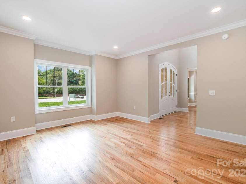 101 Mcalway Road, Charlotte, NC 28211.  MLS# CAR4275435, YatesRealty ID 896. 
