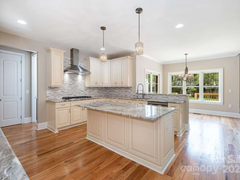 101 Mcalway Road, Charlotte, NC 28211.  MLS# CAR4275435, YatesRealty ID 896. 
