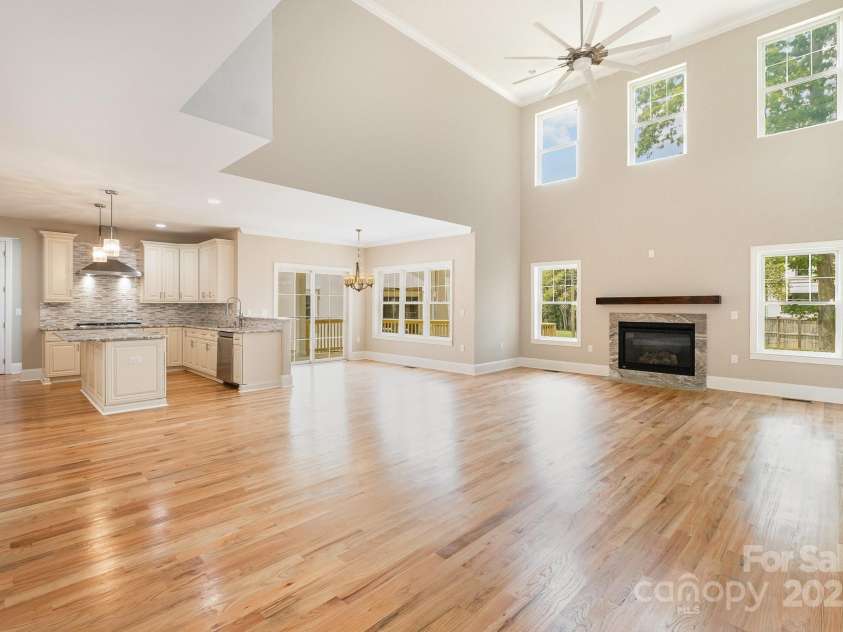 101 Mcalway Road, Charlotte, NC 28211.  MLS# CAR4275435, YatesRealty ID 896. 
