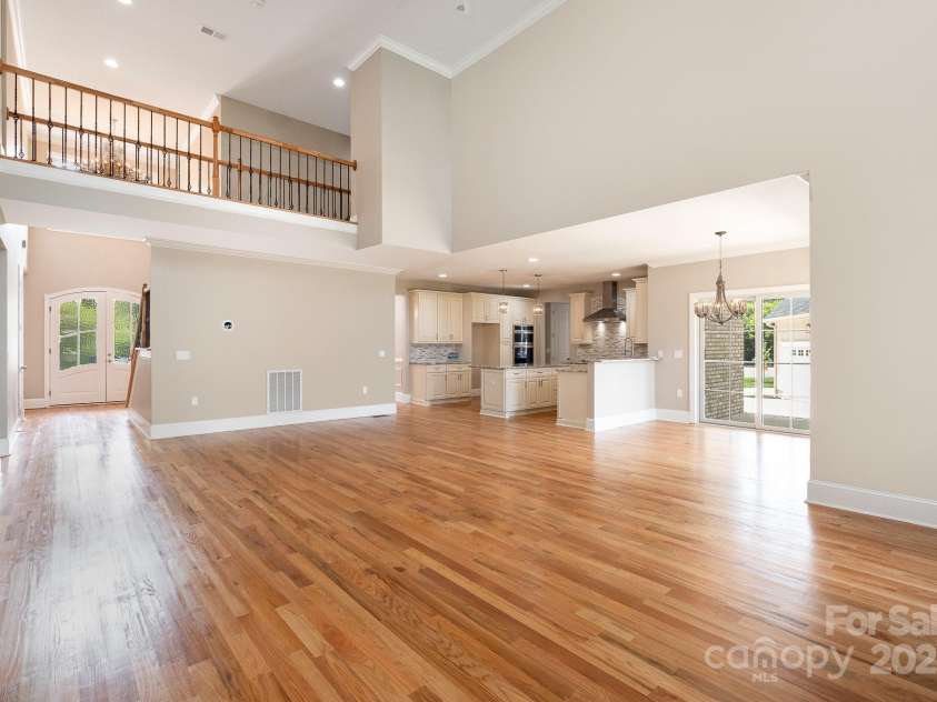 101 Mcalway Road, Charlotte, NC 28211.  MLS# CAR4275435, YatesRealty ID 896. 
